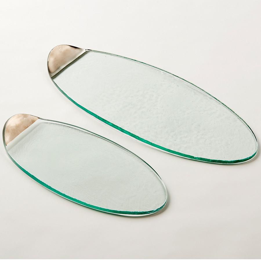Mod oval cheese boards with a platinum lifted handle.